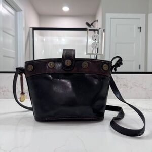 Vintage Brahmin Brown Leather Shoulder/Crossbody Oval Bag.